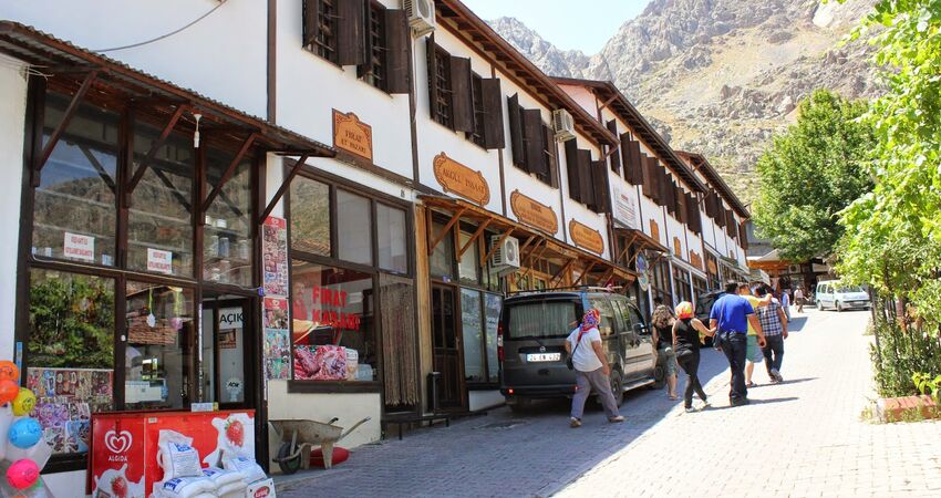 Otobüslü Erzincan Girvelek Tunceli Elazığ Kemaliye Divriği Sivas Turu