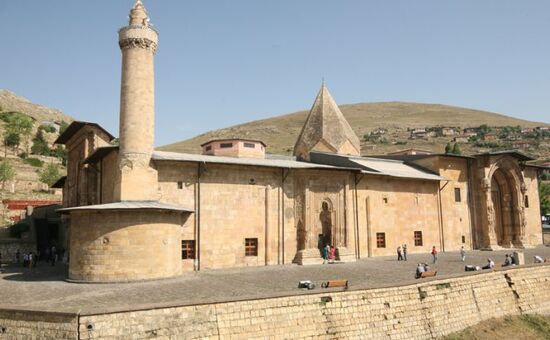 Ankara Çıkışlı Hızlı Trenle Sivas Tunceli Munzur Kemaliye Divriği Turu