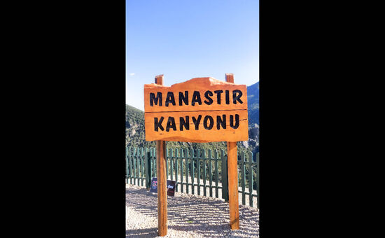 Dolu Dolu Macera Kanyonlar Şelaleler Rafting Salda Gölü İnsuyu Mağarası Turu