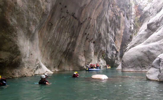Dolu Dolu Macera Kanyonlar Şelaleler Rafting Salda Gölü İnsuyu Mağarası Turu
