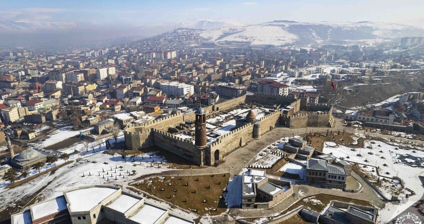  HIZLI TREN GİDİŞ UÇAK DÖNÜŞ DOĞU ANADOLU TURU